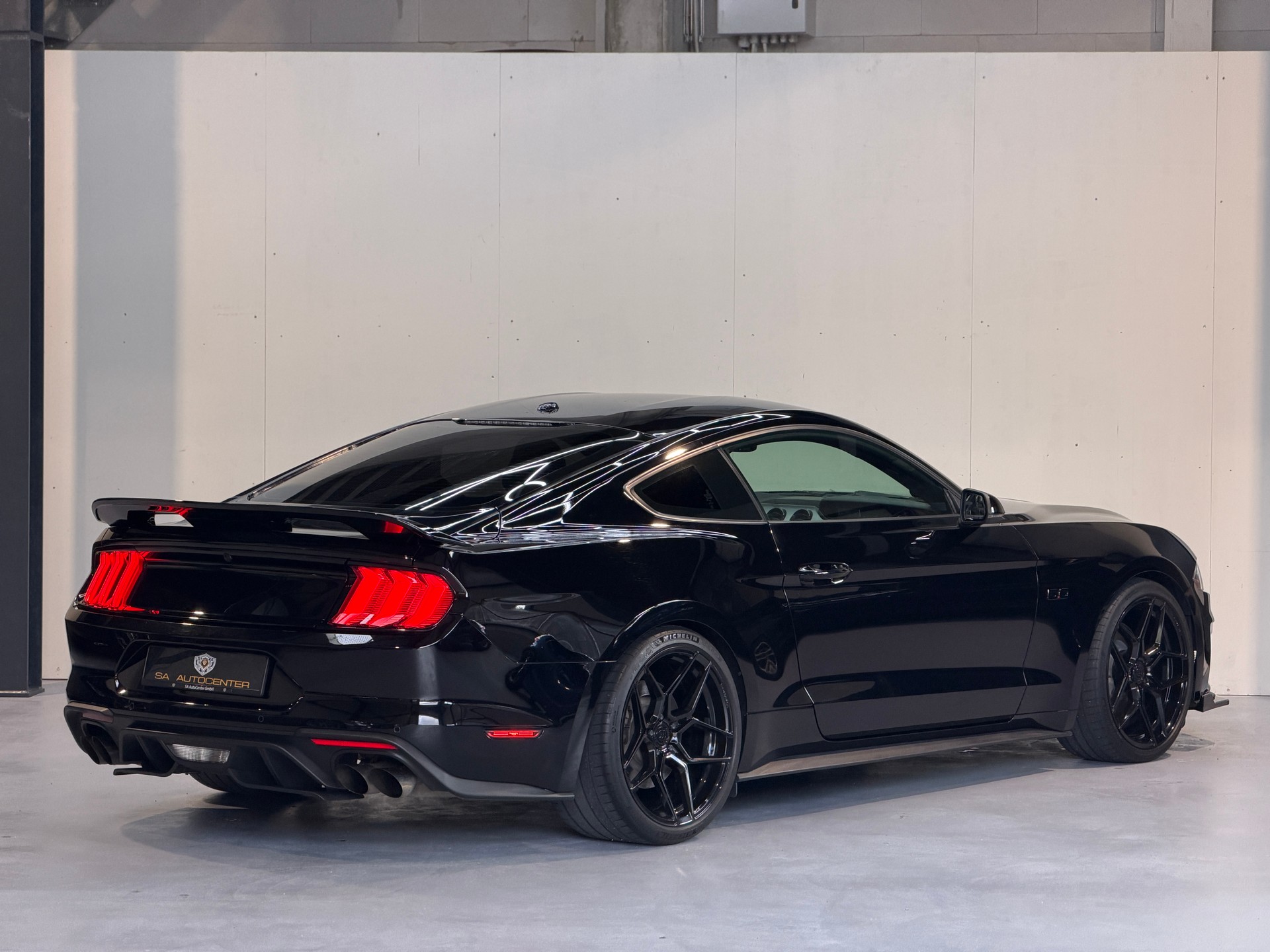 FORD Mustang Fastback 5.0 V8 GT Automat-image-6
