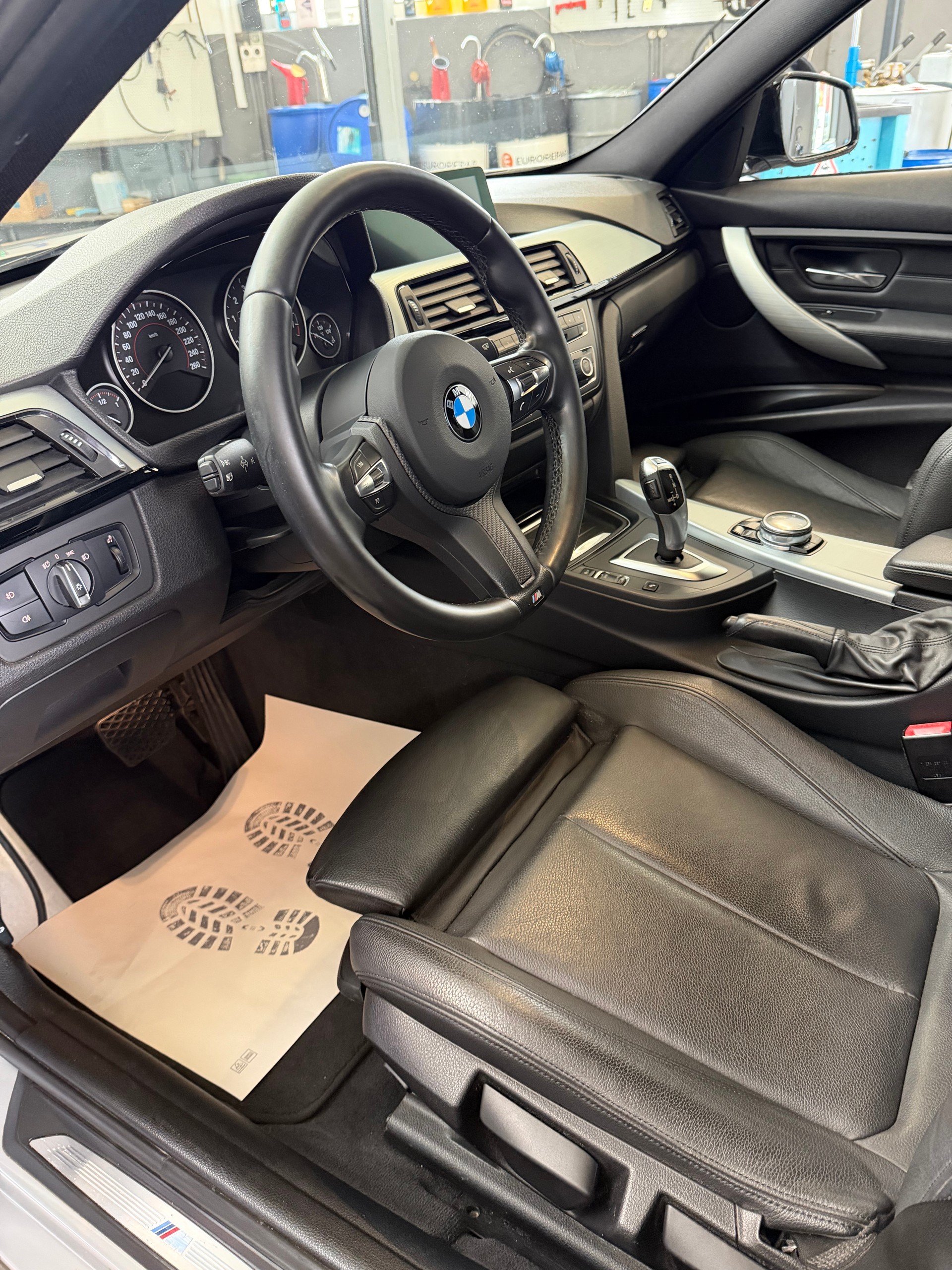 BMW 328i Touring Steptronic-image-12