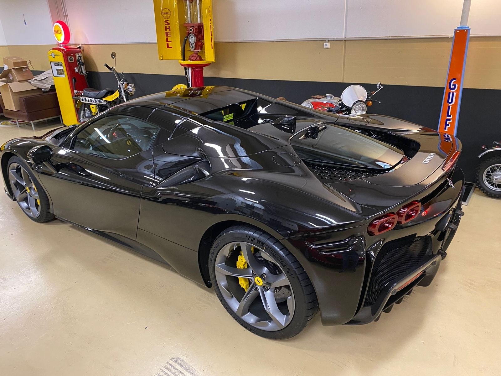 FERRARI SF90 Spider-image-9