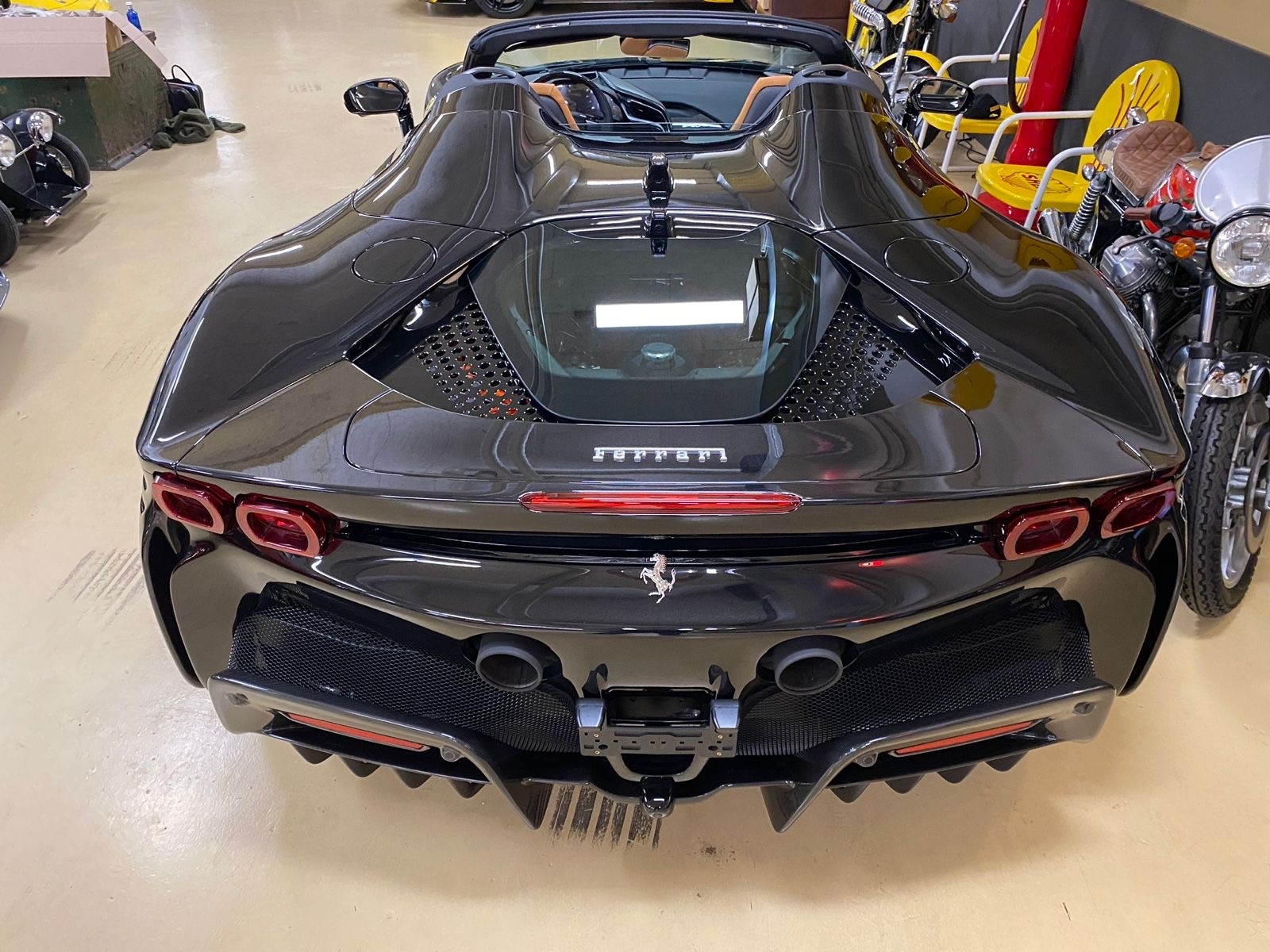 FERRARI SF90 Spider-image-8