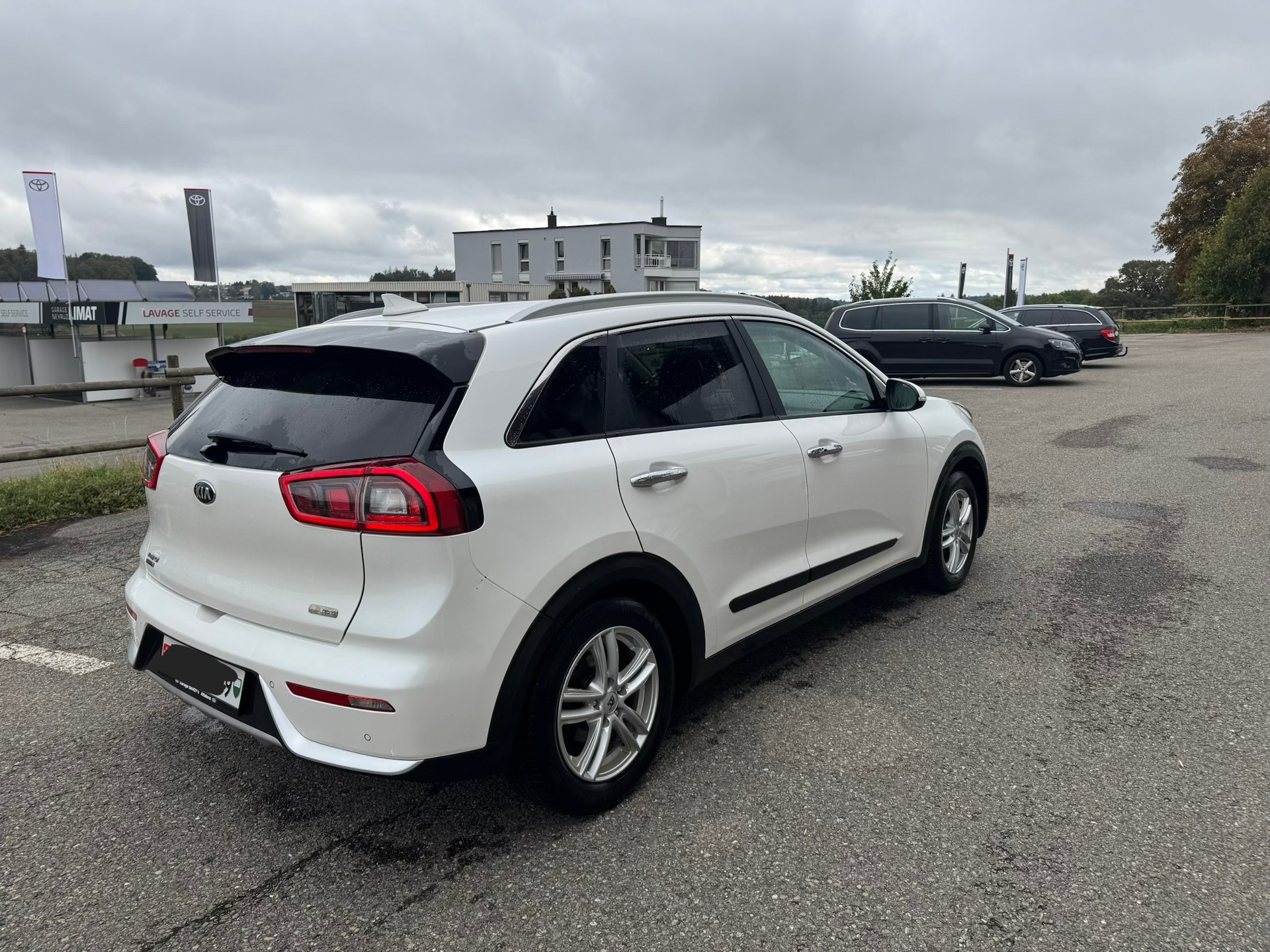 KIA Niro 1.6GDi Hybrid Style DCT-image-2