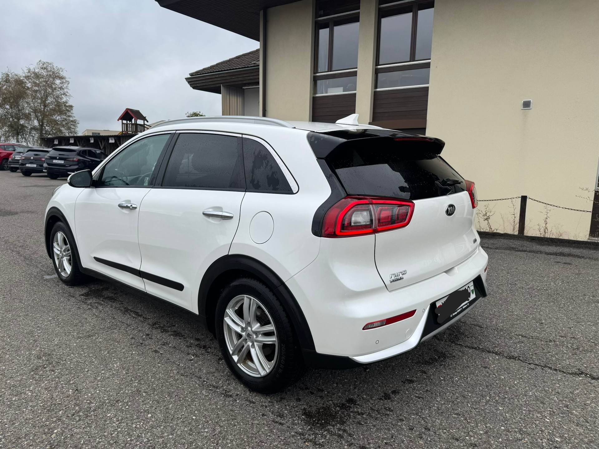 KIA Niro 1.6GDi Hybrid Style DCT-image-4