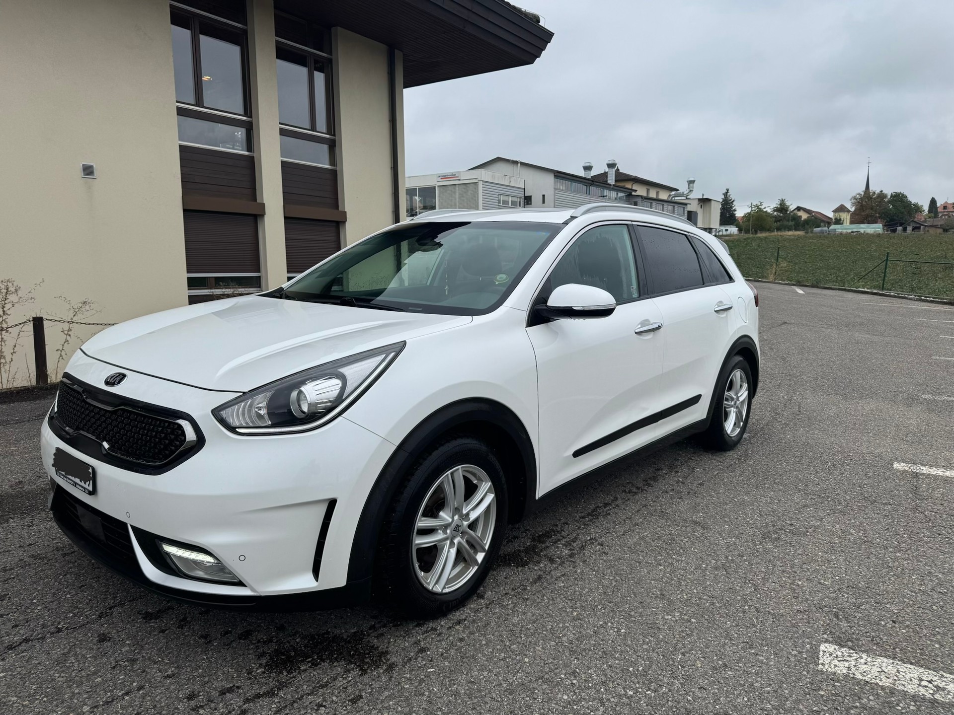 KIA Niro 1.6GDi Hybrid Style DCT-image-5