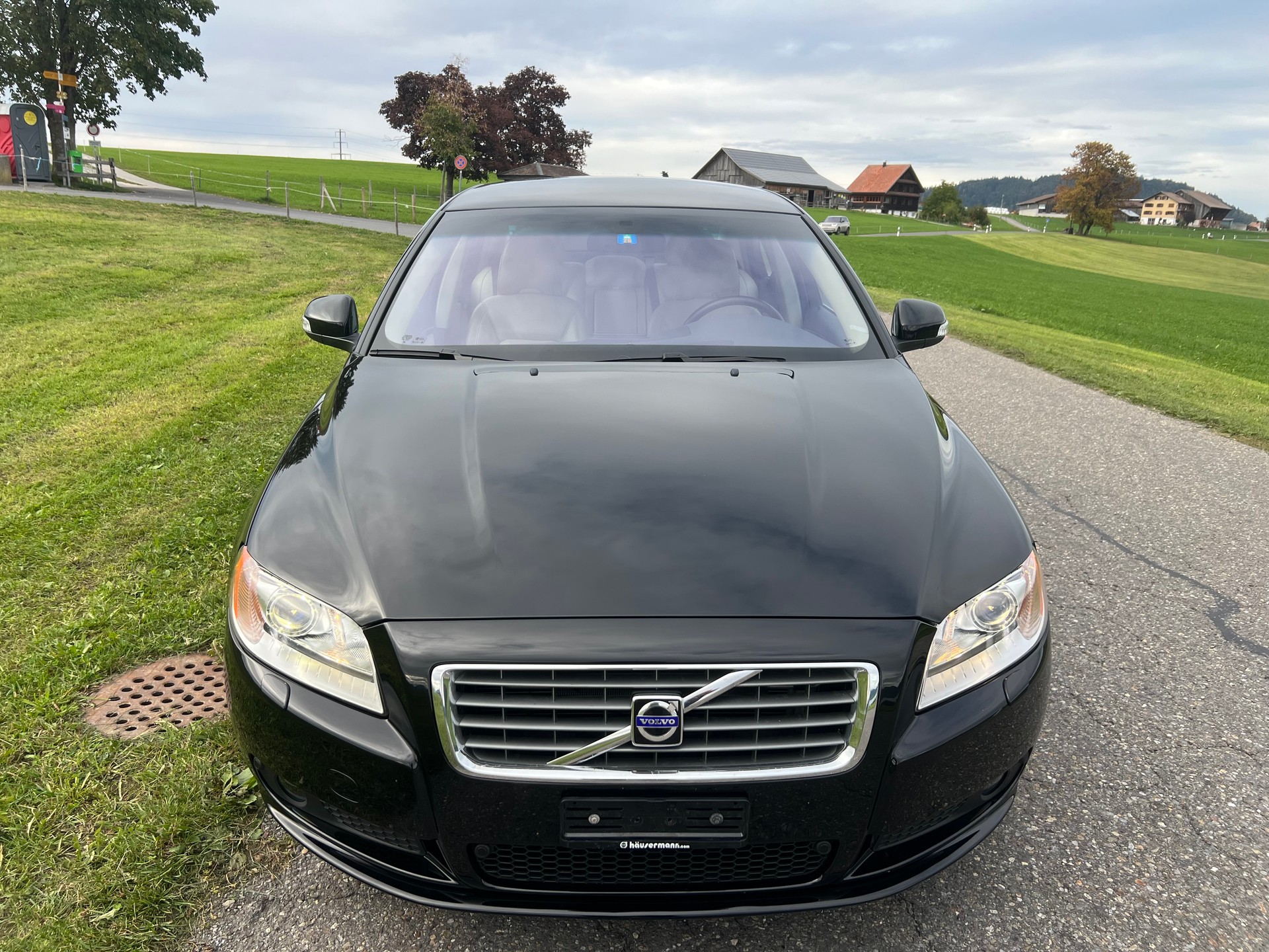 VOLVO S80 2.5T Momentum-image-1
