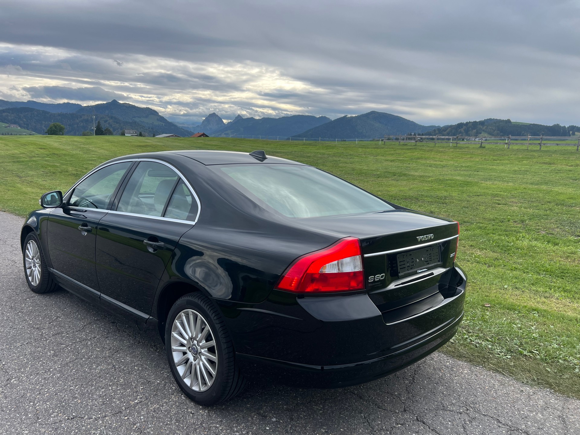 VOLVO S80 2.5T Momentum-image-3