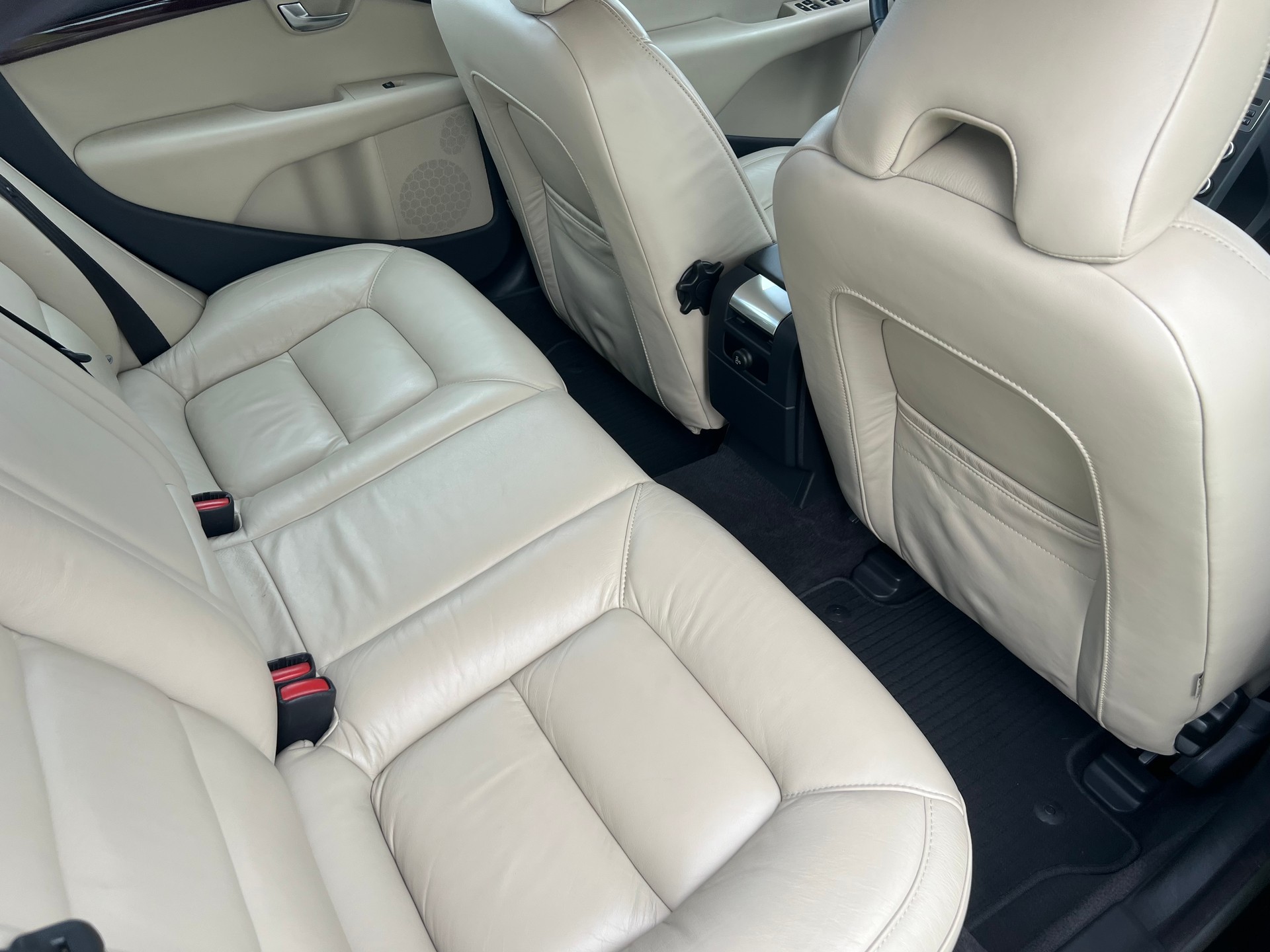 VOLVO S80 2.5T Momentum-image-10