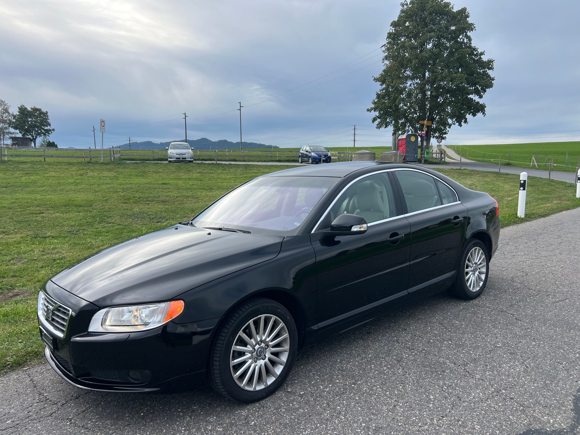 VOLVO S80 2.5T Momentum-image-0