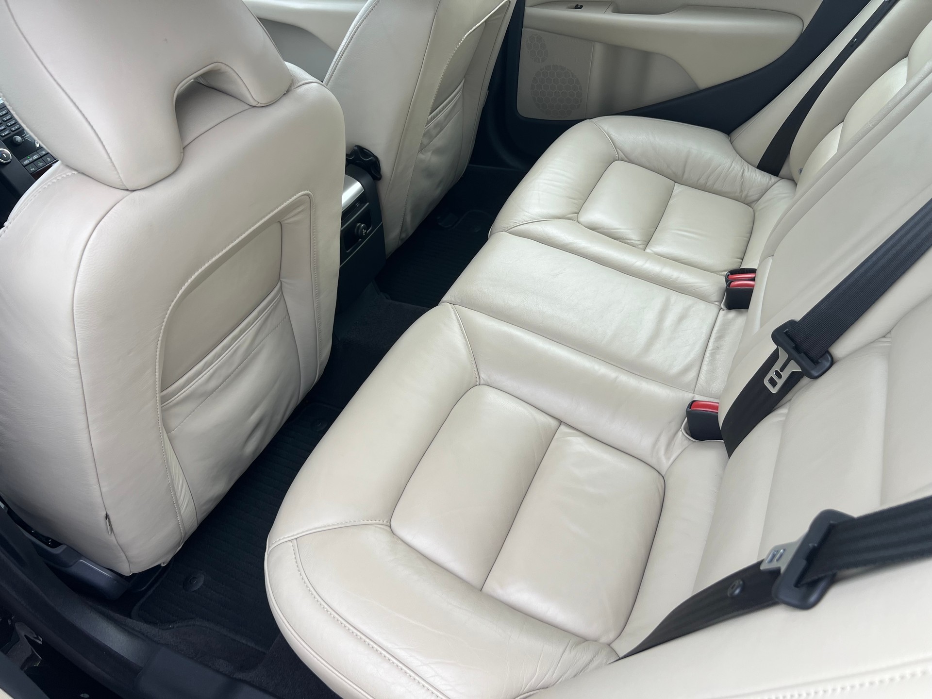 VOLVO S80 2.5T Momentum-image-7
