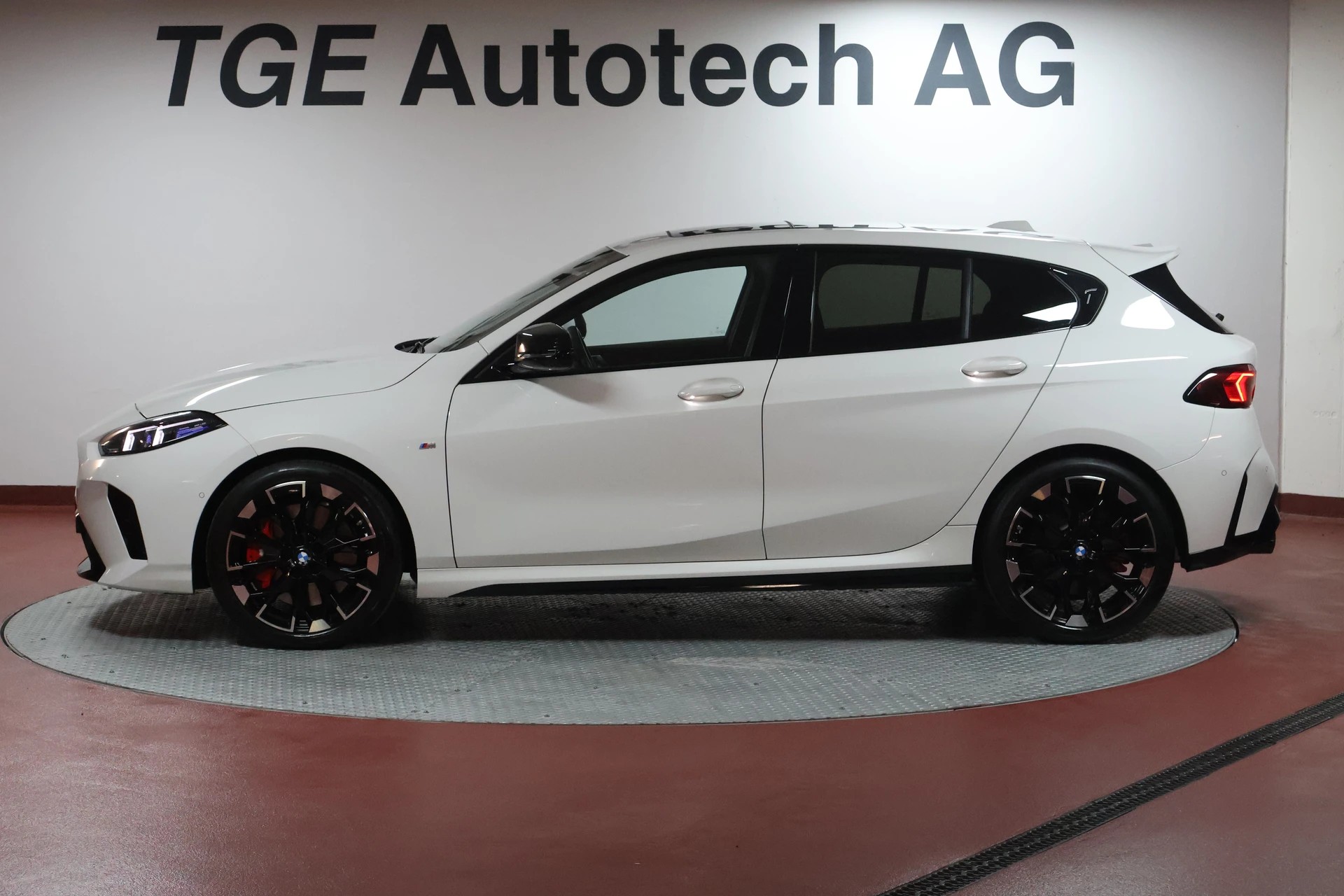 BMW M135 xDrive M Sport Pro-showroom-element-3