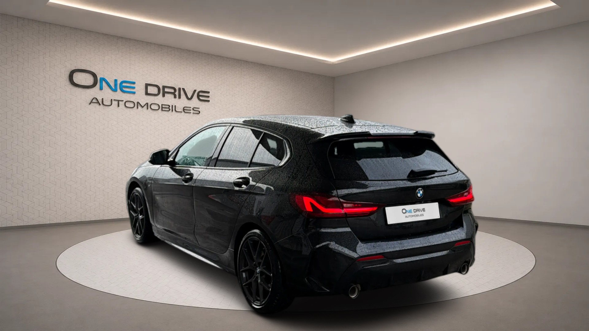 BMW 120i Pure M Sport Steptronic-image-5