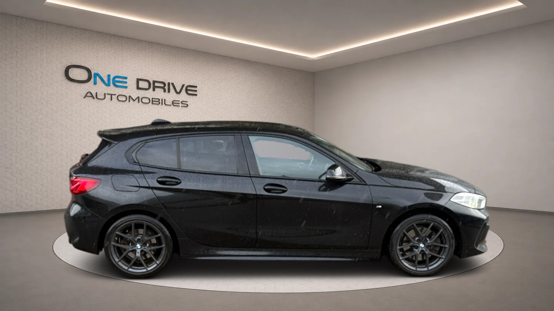 BMW 120i Pure M Sport Steptronic-image-3