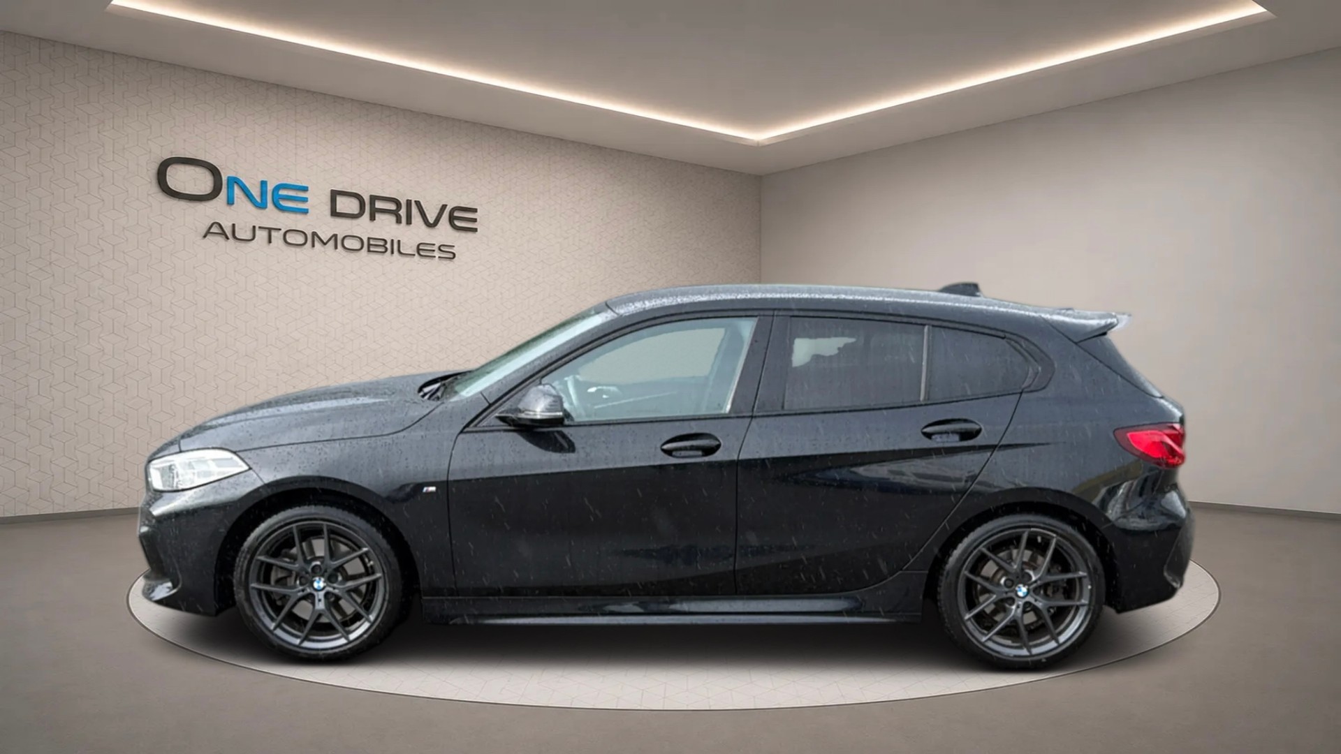 BMW 120i Pure M Sport Steptronic-image-4