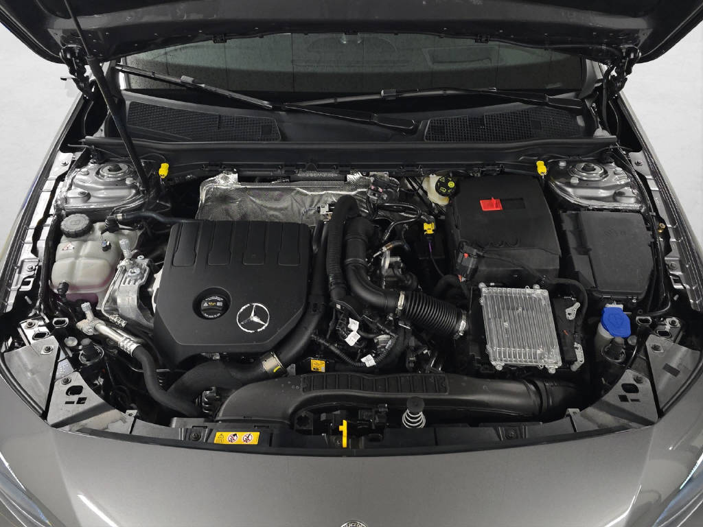 MERCEDES-BENZ A 200 AMG Line Night Star-image-9