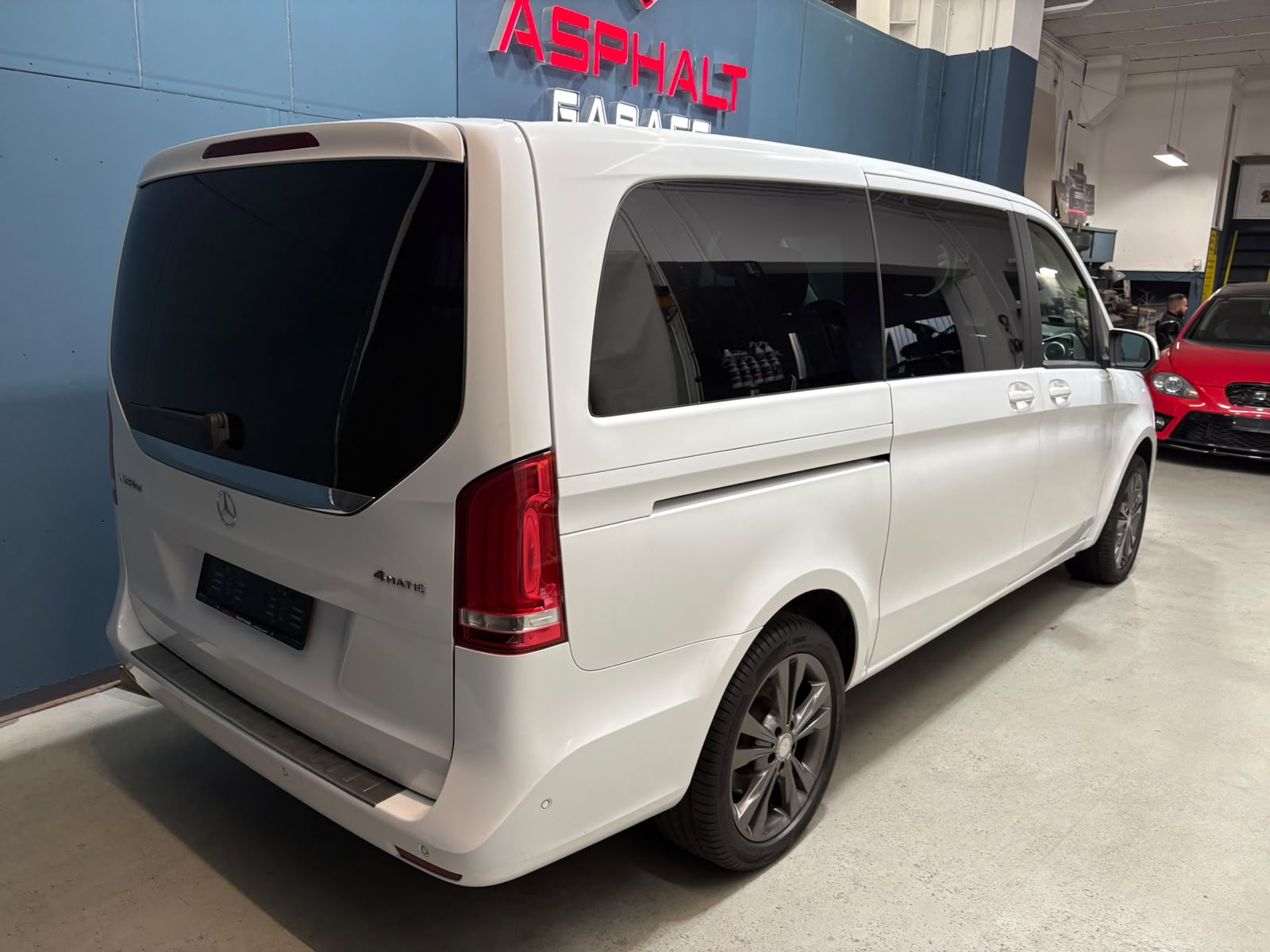 MERCEDES-BENZ V 250 d lang 4Matic 7G-Tronic-image-9