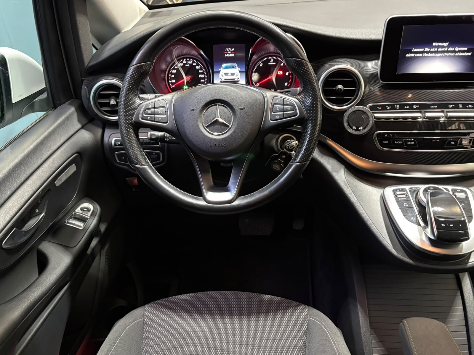 MERCEDES-BENZ V 250 d lang 4Matic 7G-Tronic-image-12