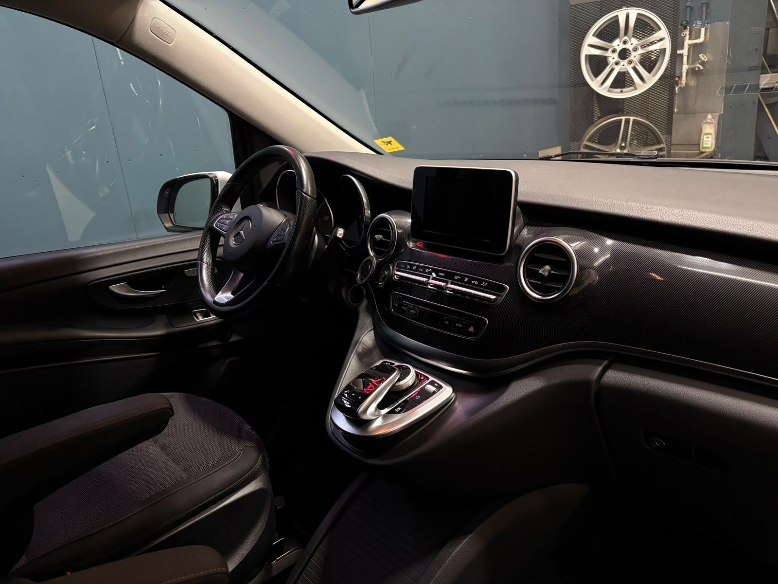 MERCEDES-BENZ V 250 d lang 4Matic 7G-Tronic-image-23
