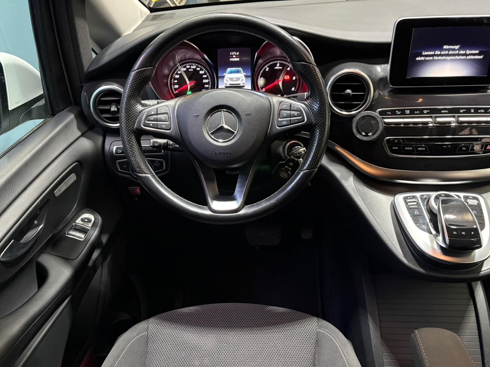 MERCEDES-BENZ V 250 d lang 4Matic 7G-Tronic-image-17