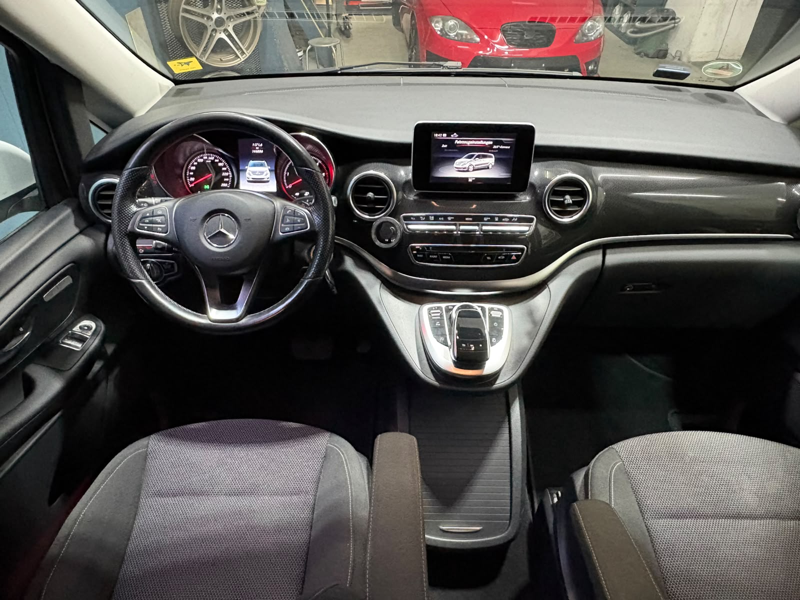 MERCEDES-BENZ V 250 d lang 4Matic 7G-Tronic-image-14