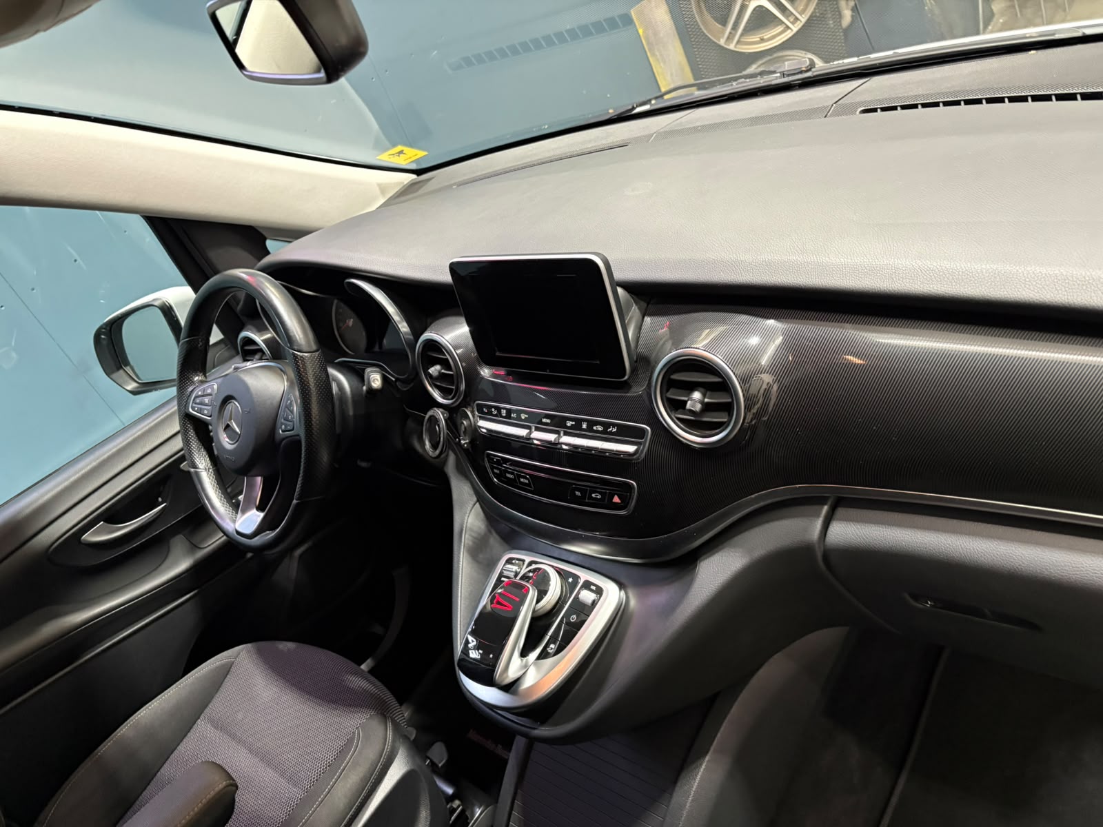 MERCEDES-BENZ V 250 d lang 4Matic 7G-Tronic-image-18