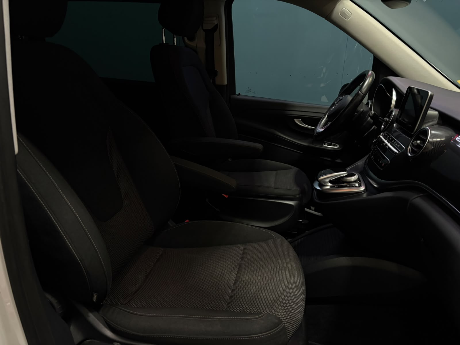 MERCEDES-BENZ V 250 d lang 4Matic 7G-Tronic-image-21