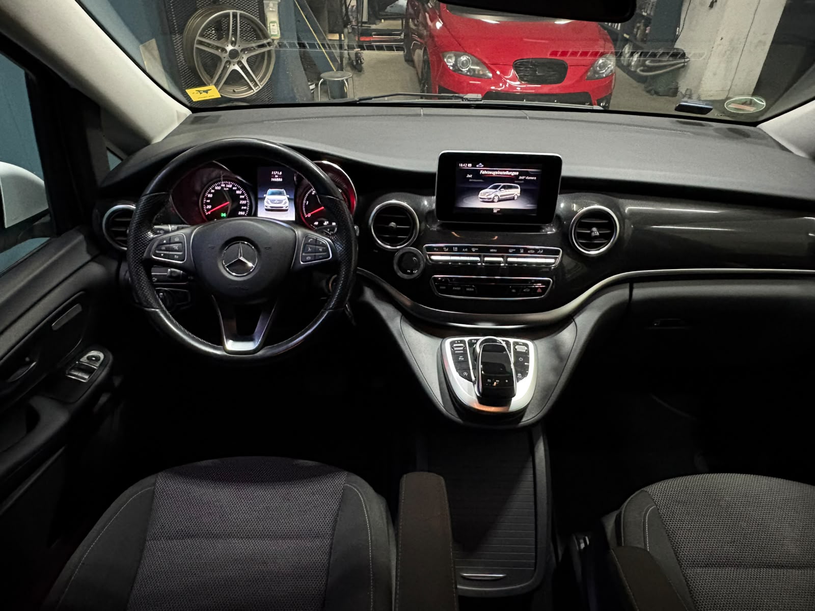 MERCEDES-BENZ V 250 d lang 4Matic 7G-Tronic-image-11