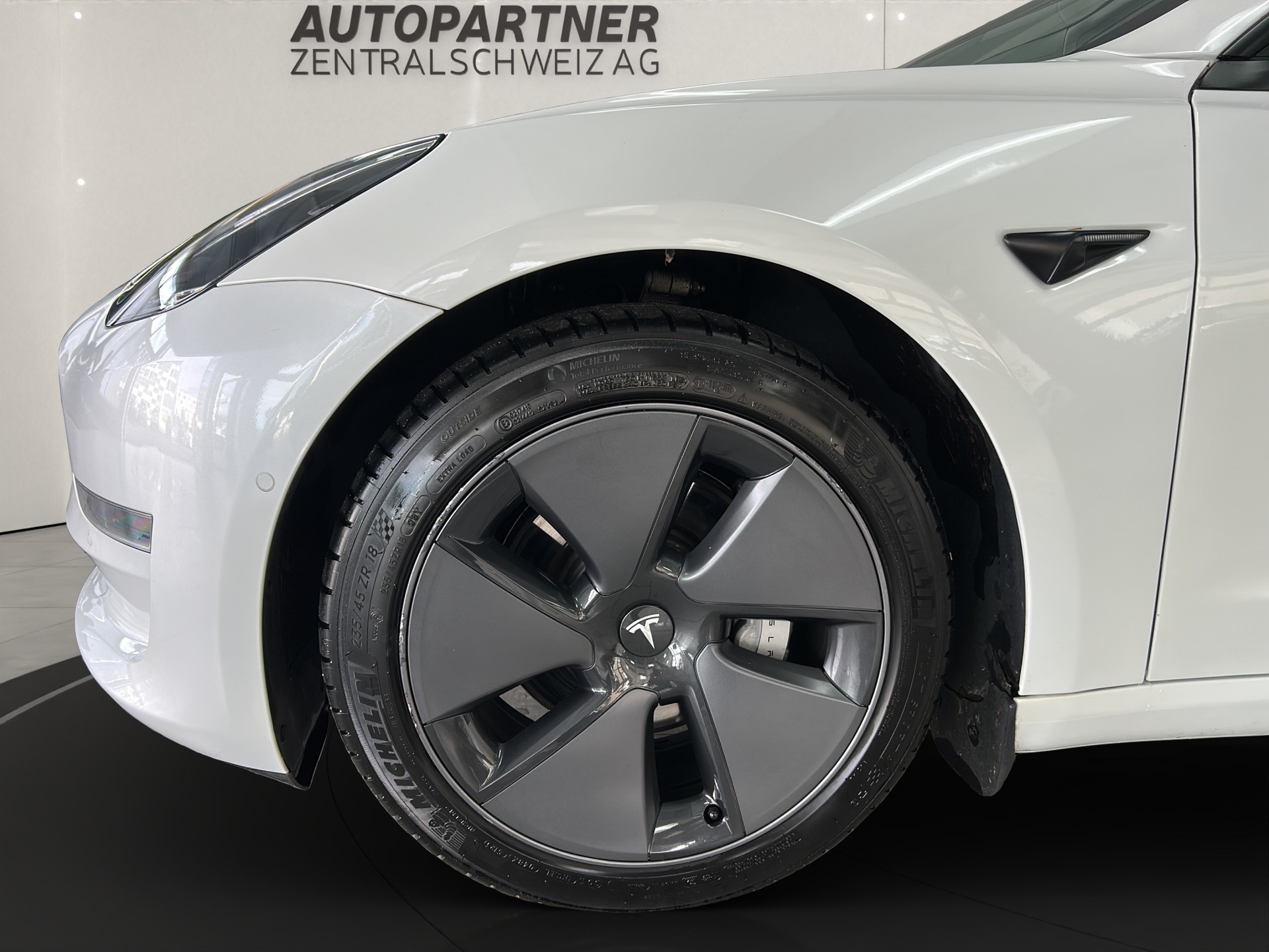 TESLA Model 3 Long Range Dual Motor AWD-image-11