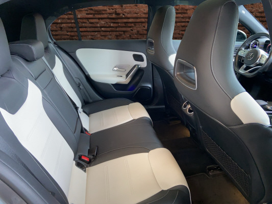 MERCEDES-BENZ A 250e AMG Line-image-12