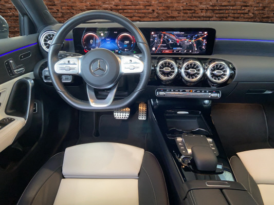 MERCEDES-BENZ A 250e AMG Line-image-9