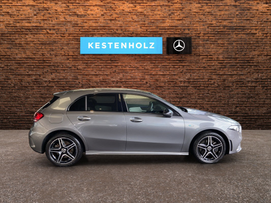 MERCEDES-BENZ A 250e AMG Line-showroom-element-2