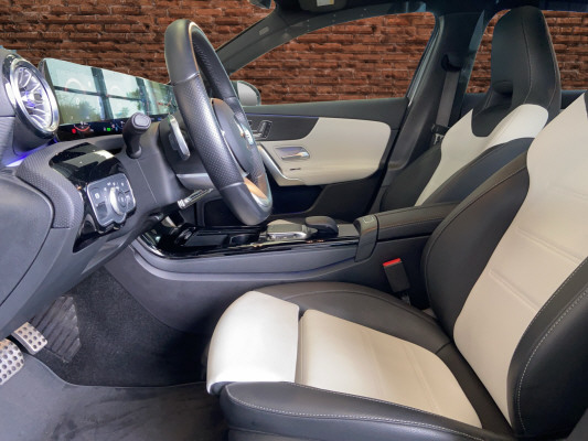 MERCEDES-BENZ A 250e AMG Line-image-10