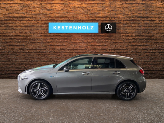 MERCEDES-BENZ A 250e AMG Line-image-3