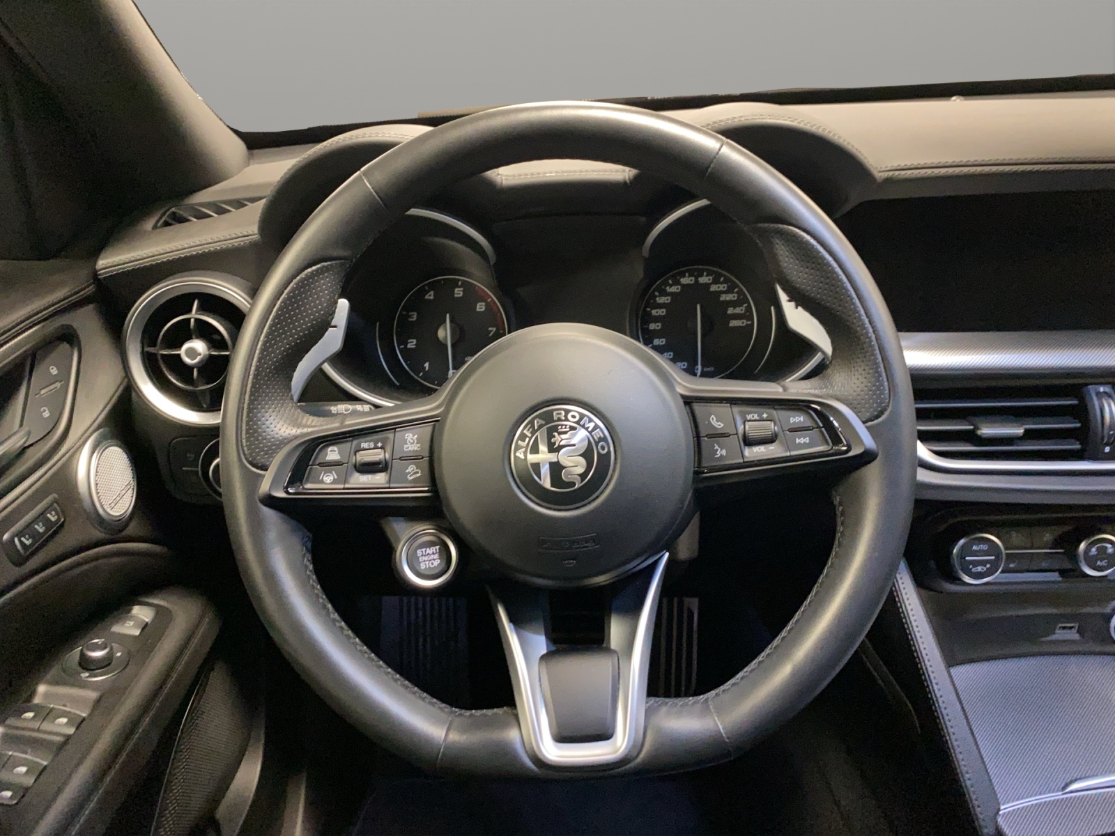 ALFA ROMEO STELVIO 2.0 Q4 280 Veloce P-image-12