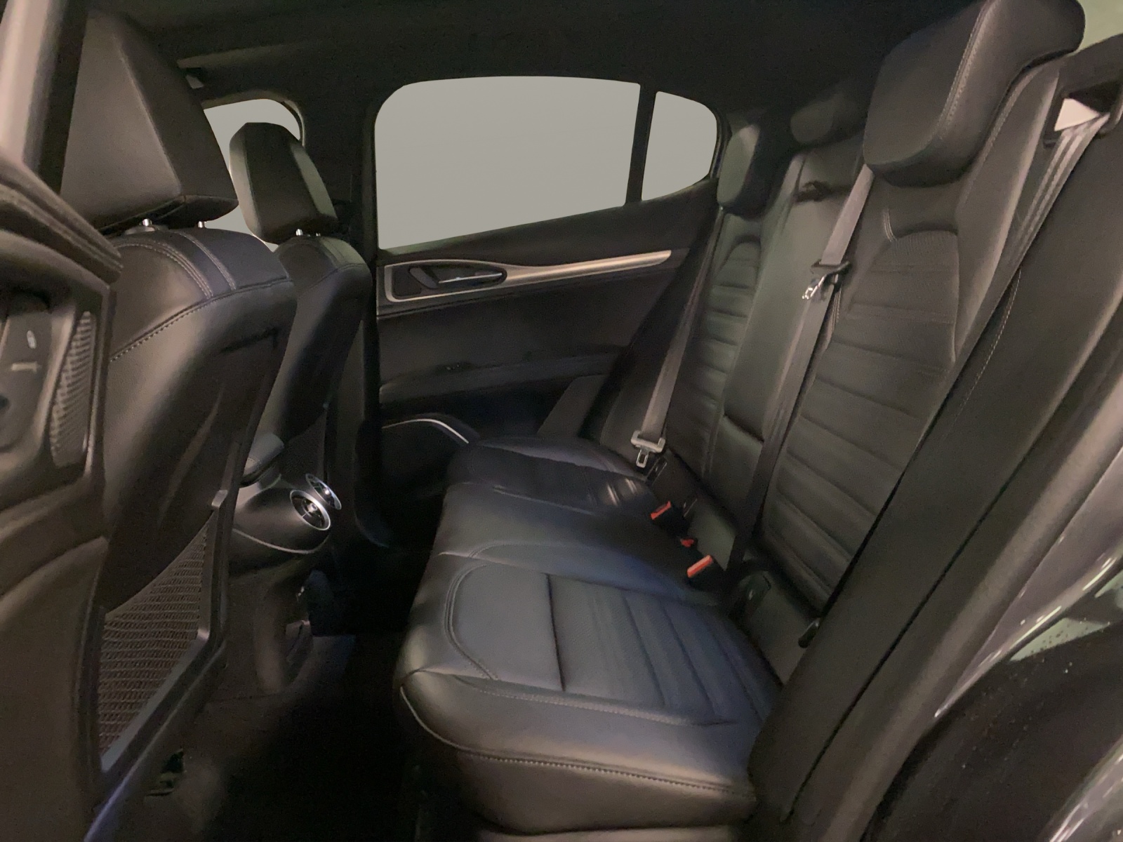 ALFA ROMEO STELVIO 2.0 Q4 280 Veloce P-image-13