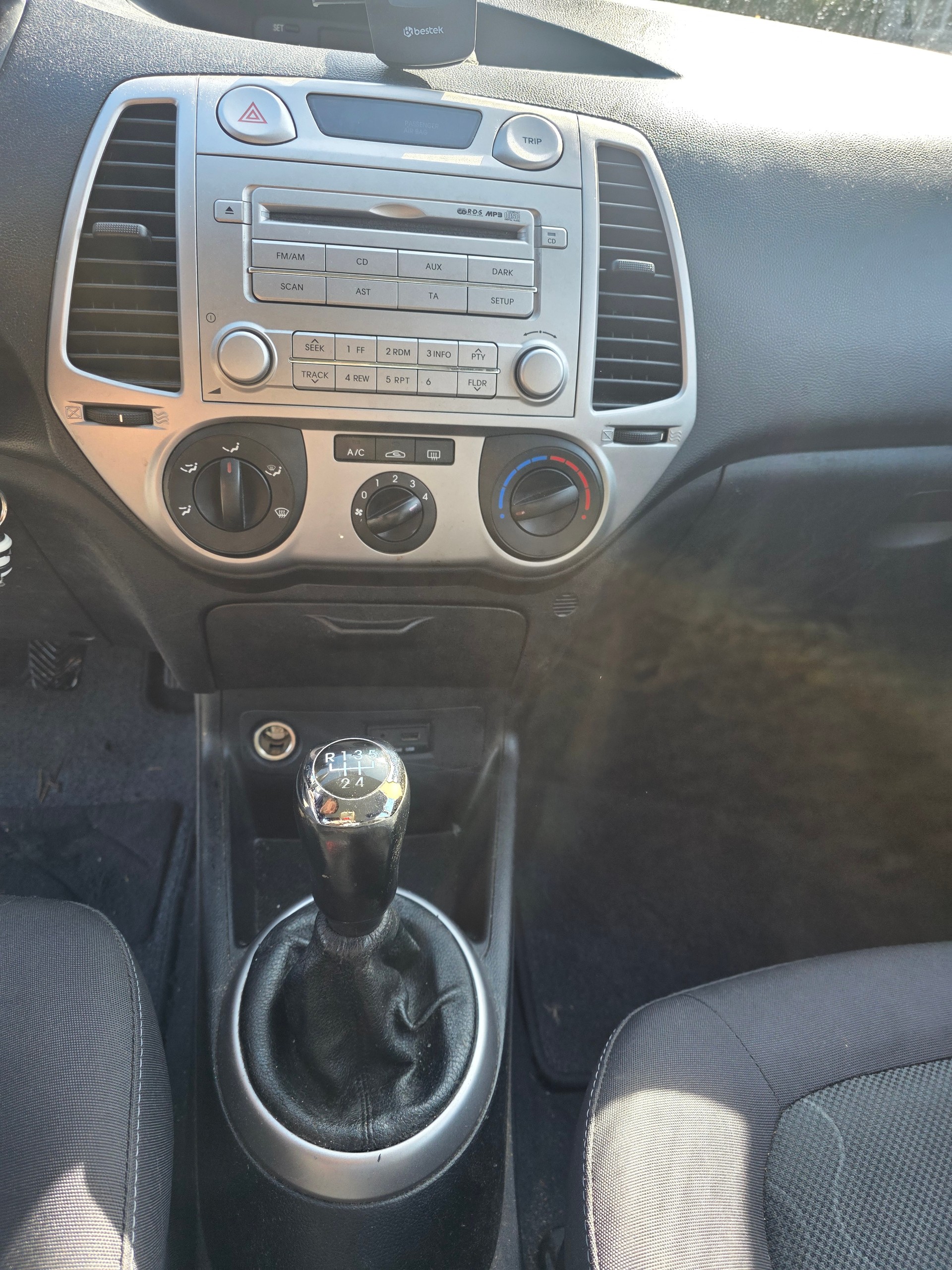 HYUNDAI i20 1.4 Style-image-7