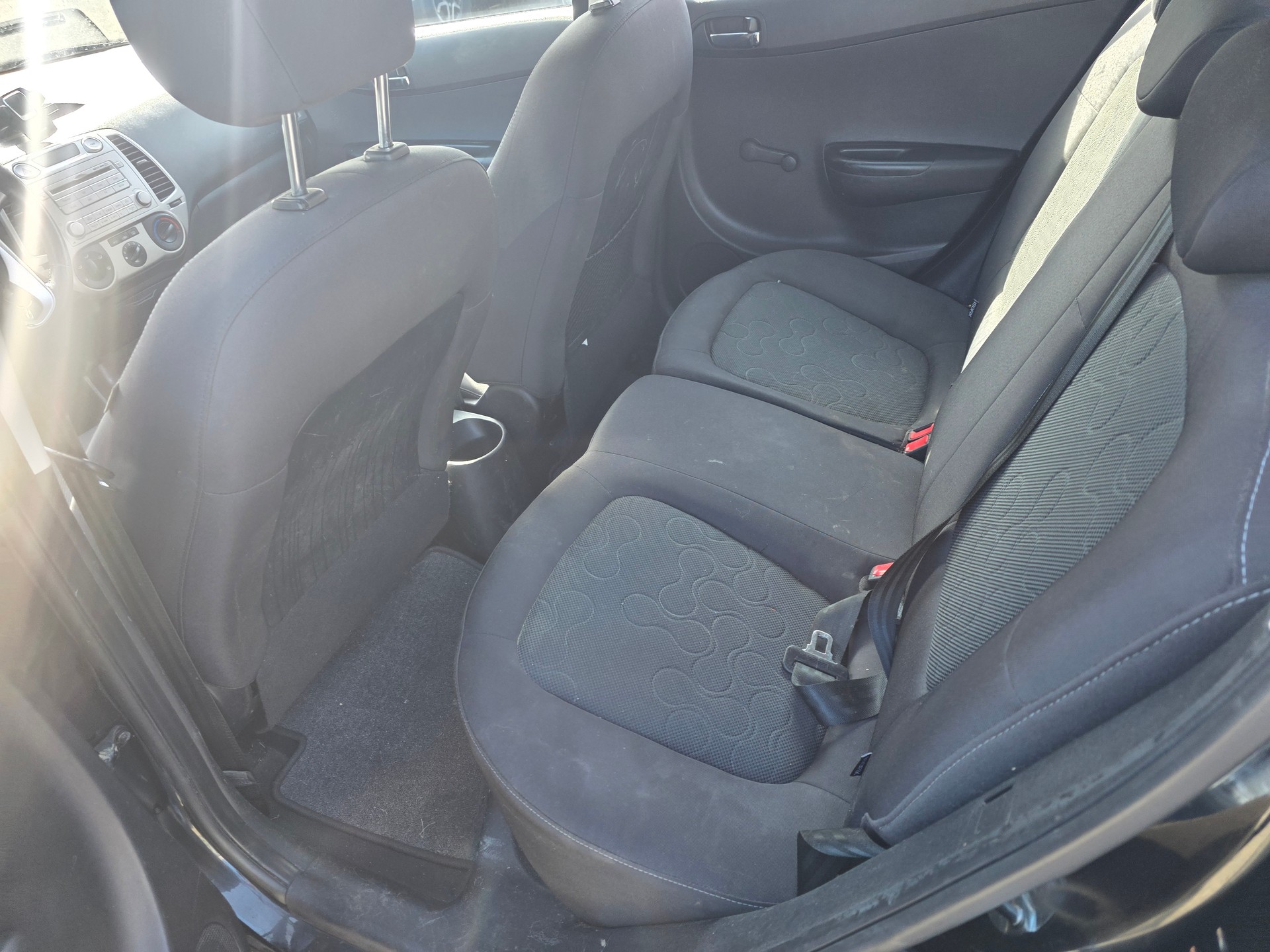 HYUNDAI i20 1.4 Style-image-8