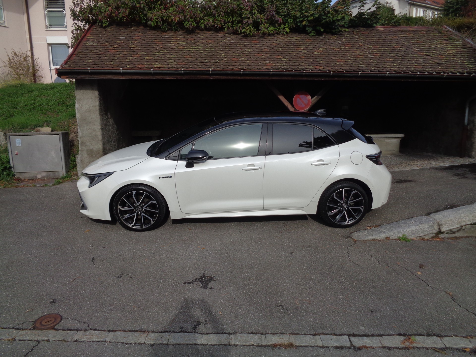 TOYOTA Corolla 2.0 HSD Style e-CVT-image-1