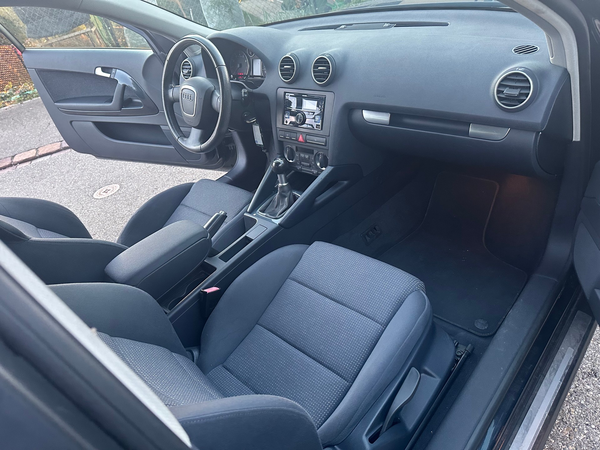 AUDI A3 1.8 Turbo FSI Attraction-image-8