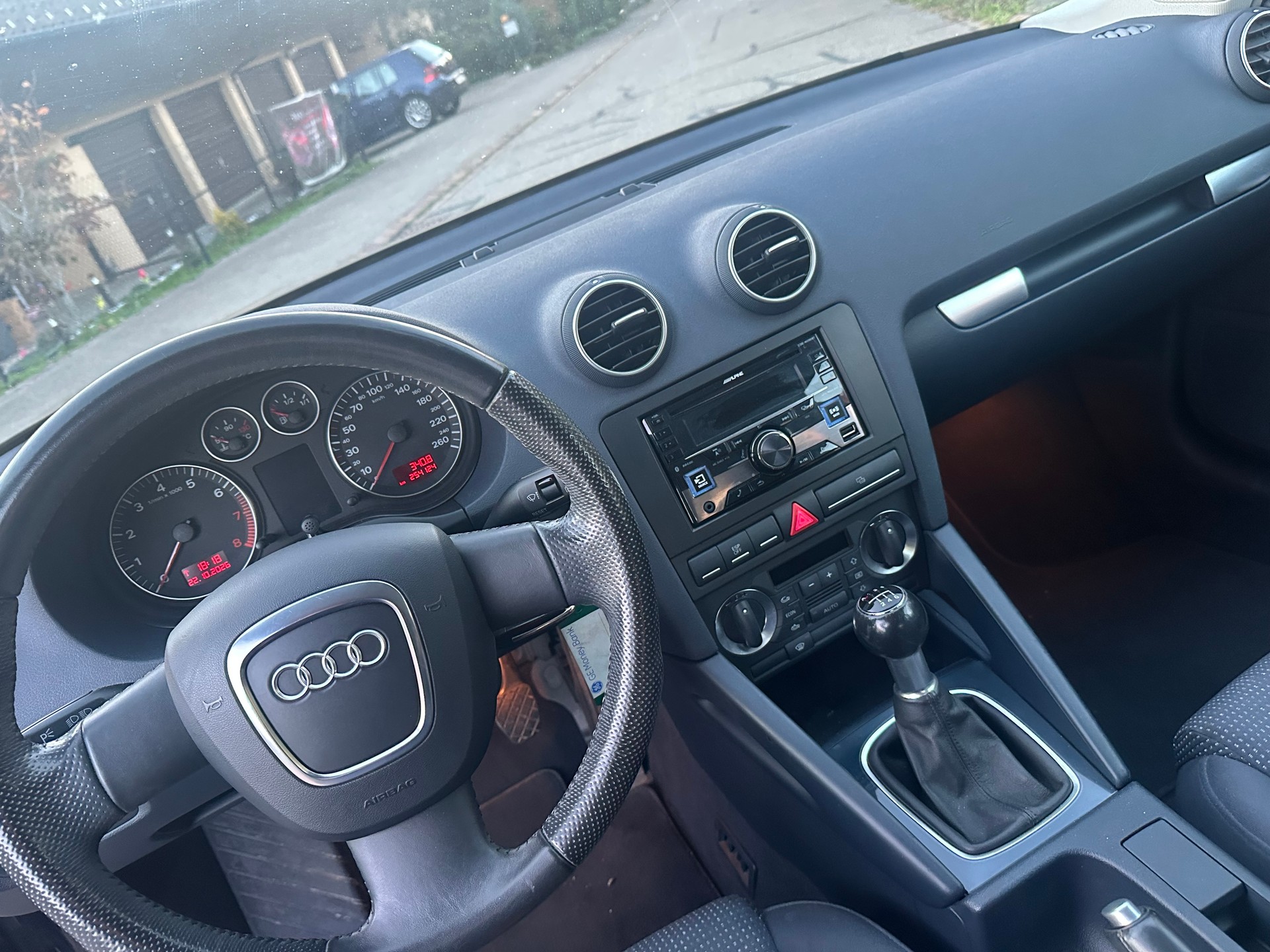 AUDI A3 1.8 Turbo FSI Attraction-image-9