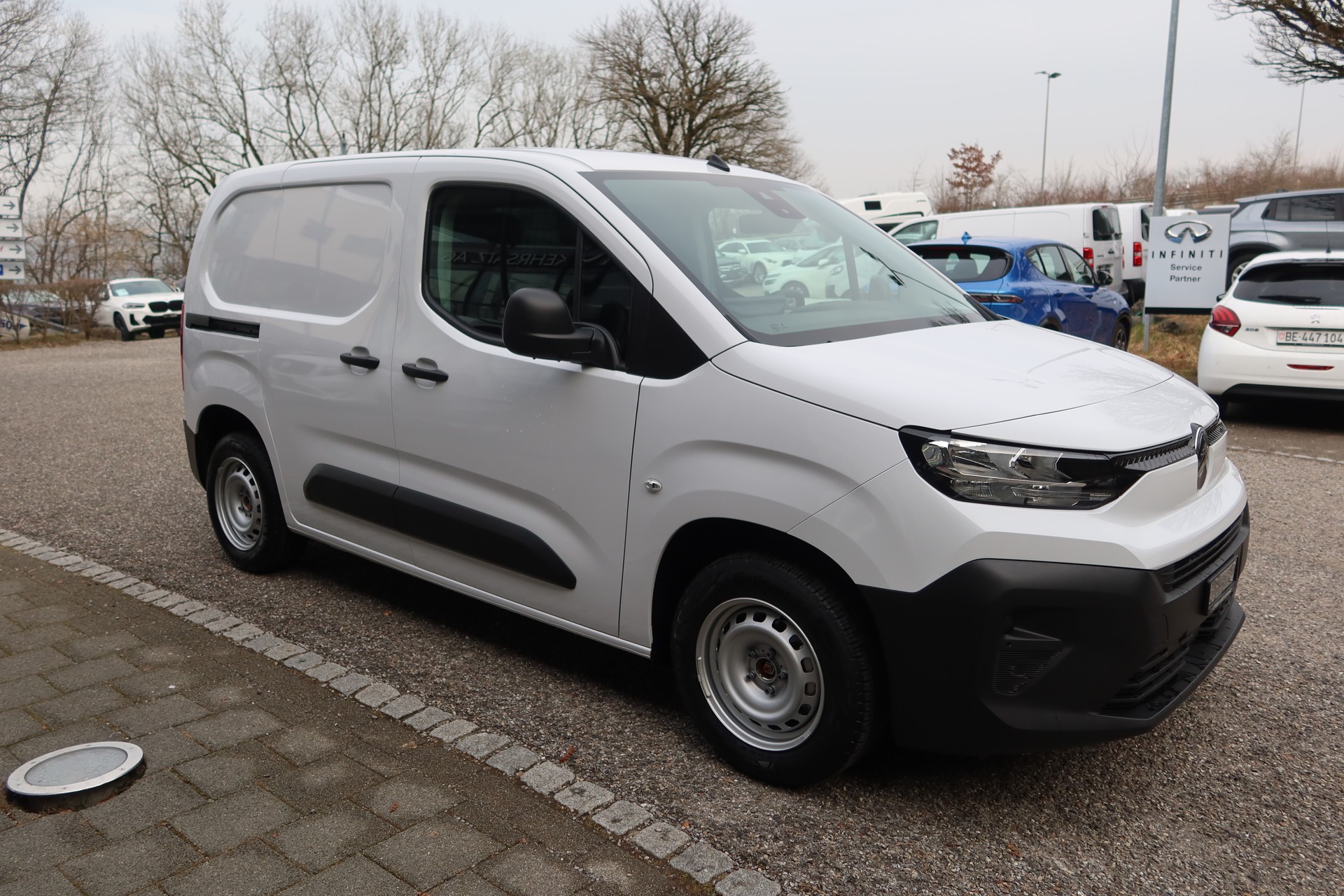 CITROEN Berlingo 1.2 s/s Swiss M-image-6