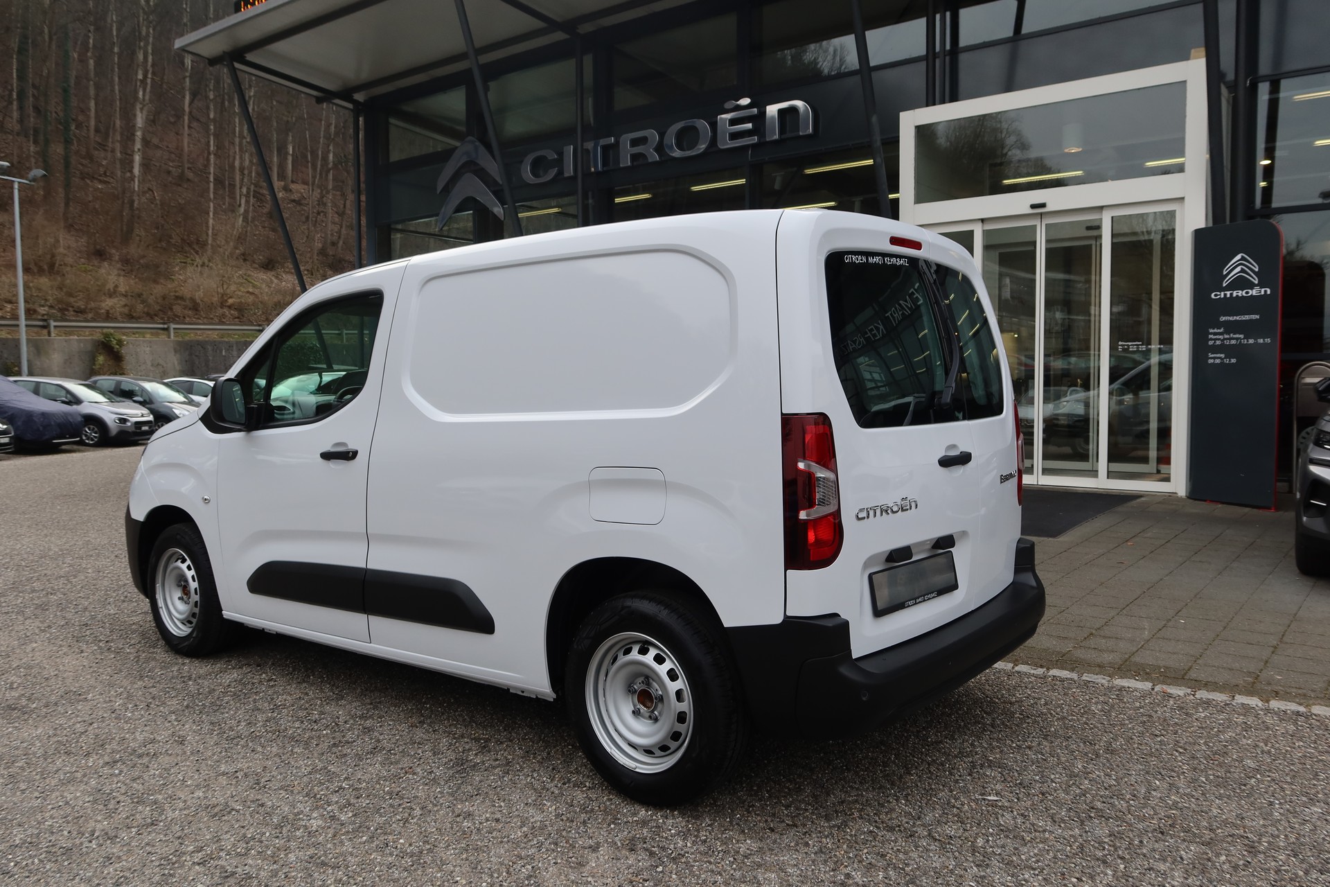 CITROEN Berlingo 1.2 s/s Swiss M-image-4