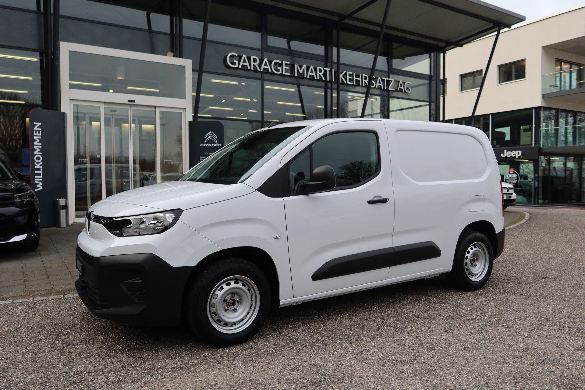 CITROEN Berlingo 1.2 s/s Swiss M-image-1