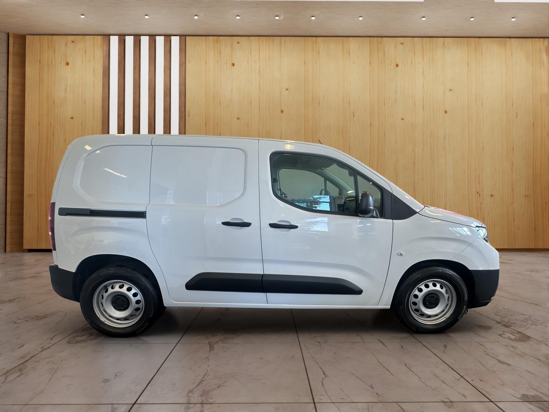 TOYOTA PROACE CITY Van L1 52KWh Active-image-7