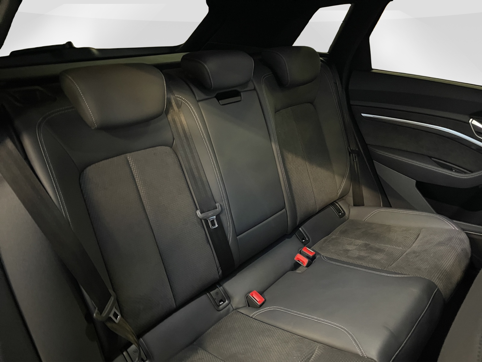 AUDI e-tron 55 Advanced quattro-image-9