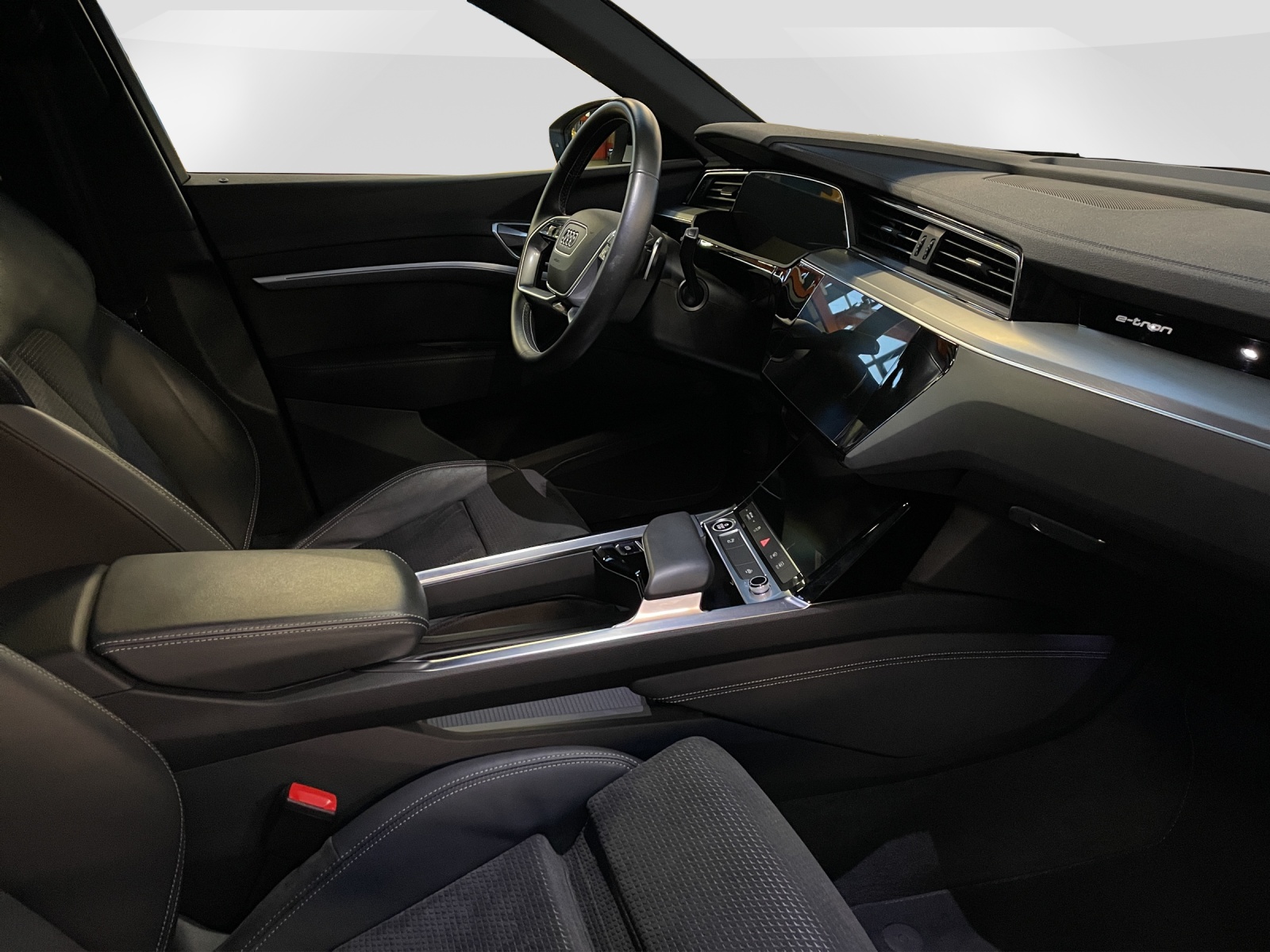 AUDI e-tron 55 Advanced quattro-image-8
