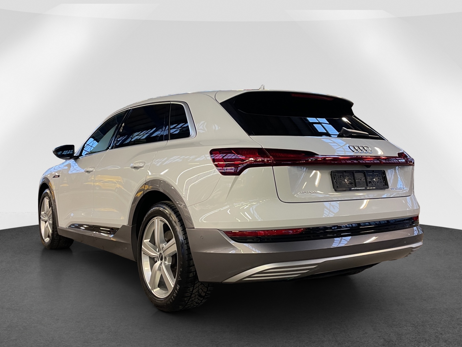 AUDI e-tron 55 Advanced quattro-image-3