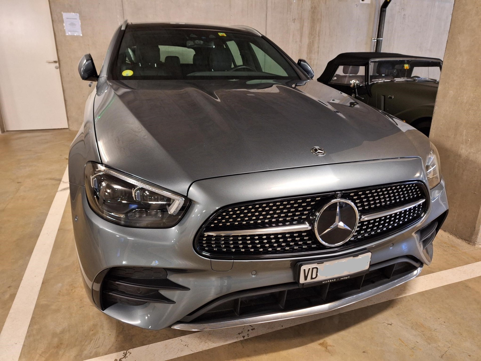 MERCEDES-BENZ E 220 d T 4Matic AMG Line 9G-Tronic-image-0