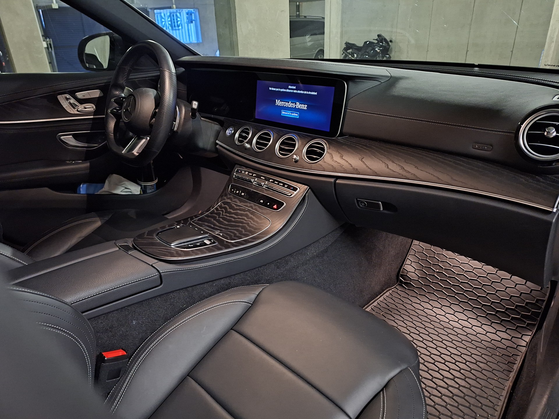 MERCEDES-BENZ E 220 d T 4Matic AMG Line 9G-Tronic-image-2