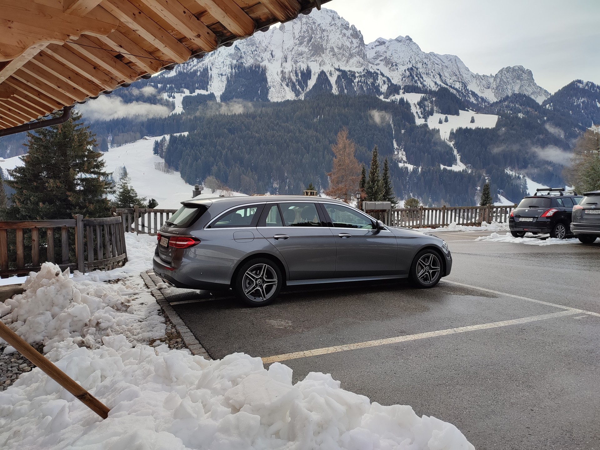 MERCEDES-BENZ E 220 d T 4Matic AMG Line 9G-Tronic-image-4