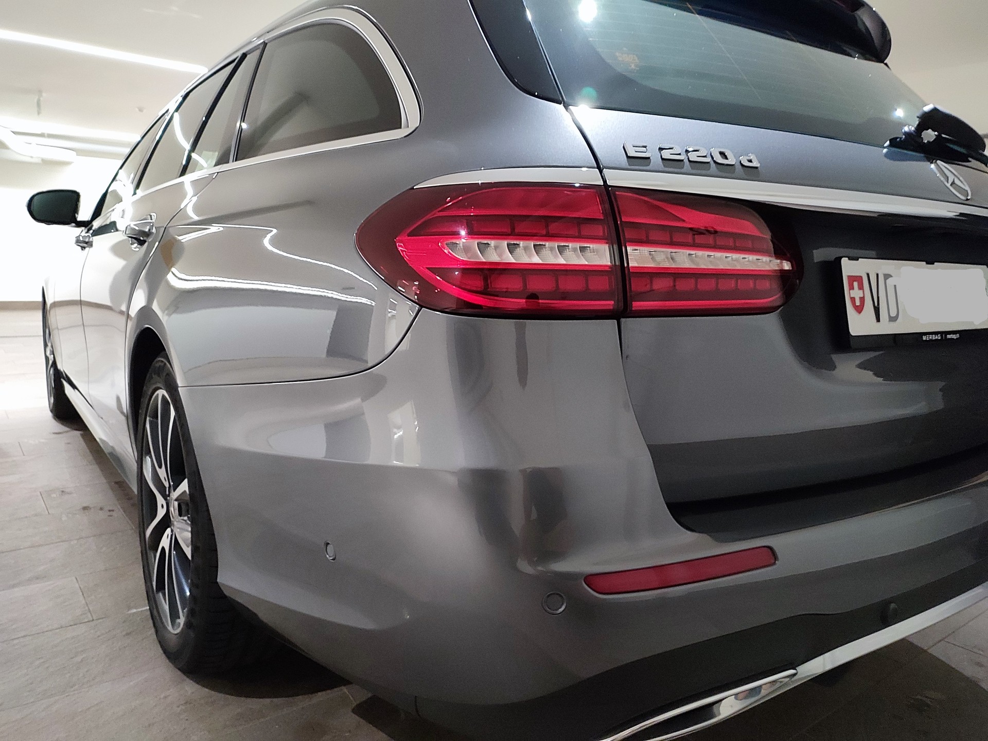 MERCEDES-BENZ E 220 d T 4Matic AMG Line 9G-Tronic-image-5