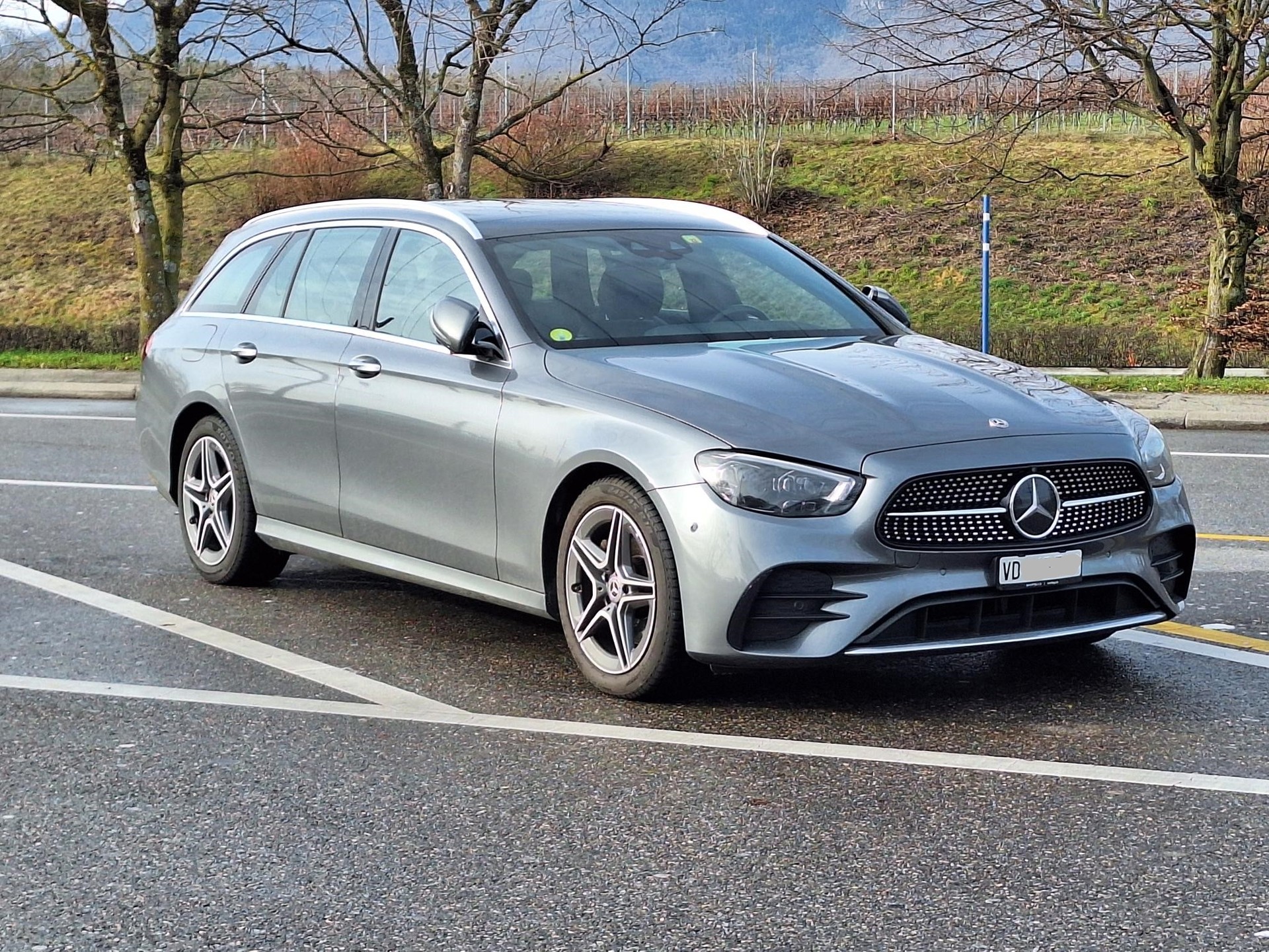 MERCEDES-BENZ E 220 d T 4Matic AMG Line 9G-Tronic-image-6